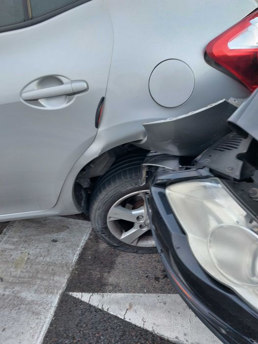 Uszkodzona Toyota Auris 1.6