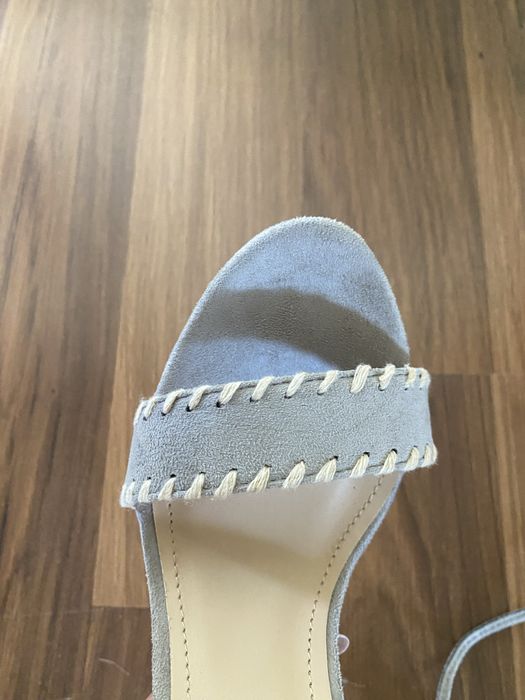 Buty na obcasie, wiązane na kostce, Tanio jak nowe