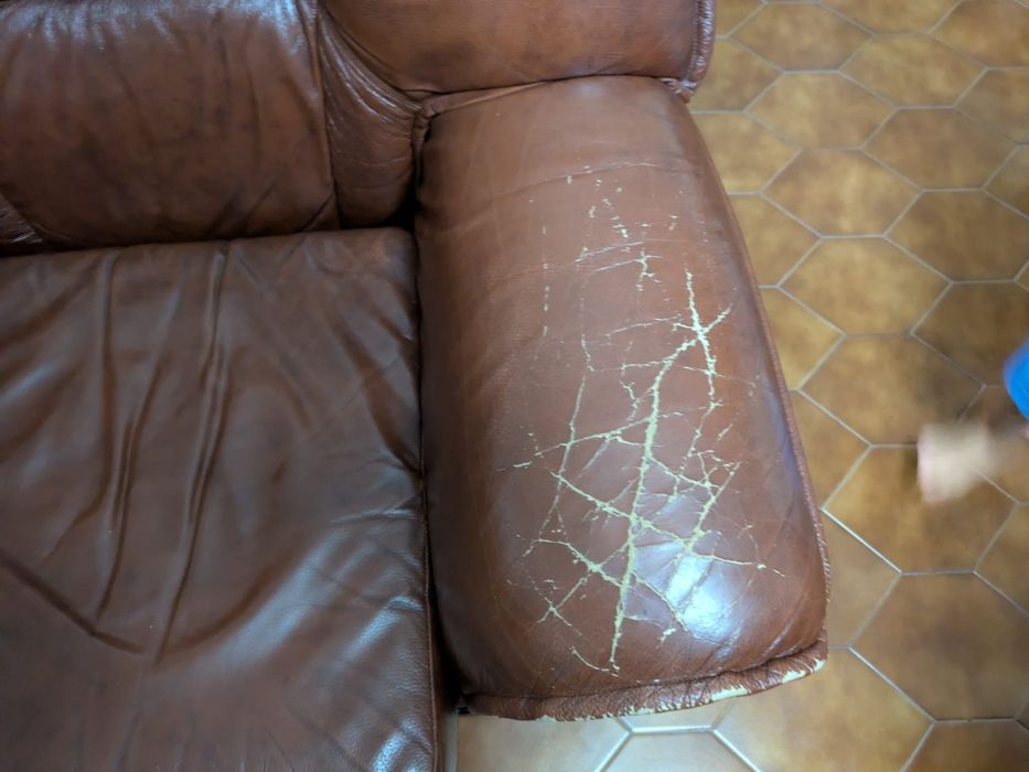 Terno de sofás em pele