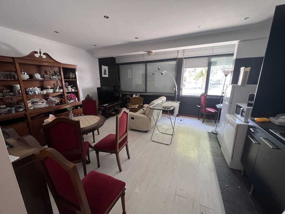 Apartamento Linda-a-Velha 80m2 + 20m2