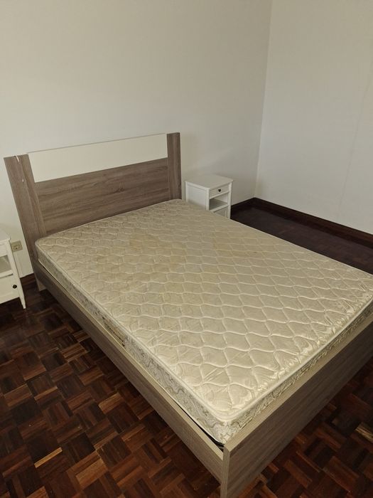 Cama de casal com colchão