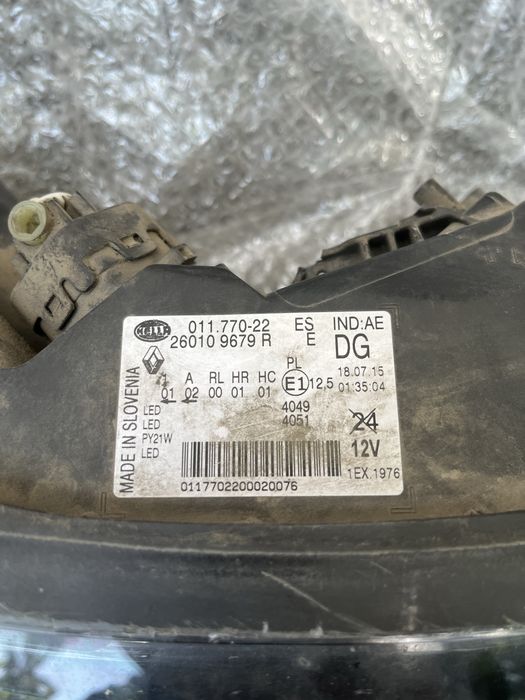 Фара фул лед права на Renault Kadjar 2015р робоча, зломані кріплення!