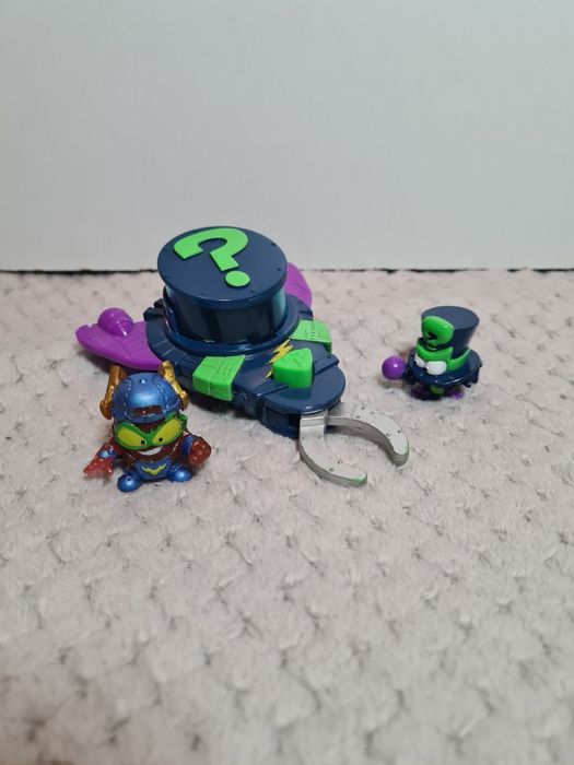 Ultra Rare Enigma i Kid Fury + pojazd Enigmy Superthings