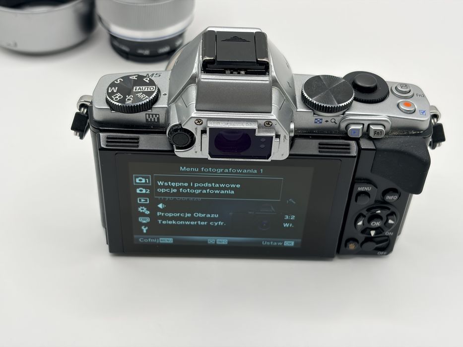 Olympus OM-D E-M5 + 2 obiektywy – super stan