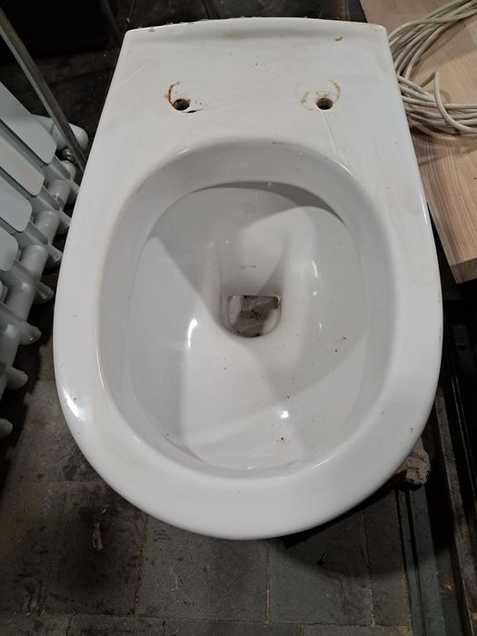 Продам унитаз навесной