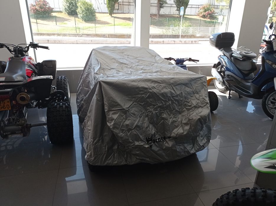 Capa de chuva Golden Bat para moto 4 tamanho M  -  Novas