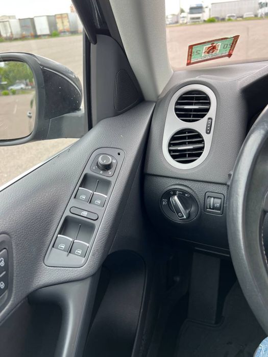 Volkswagen Tiguan 2015 VIN WVGBV7AX5GW539571 фото оголошення 12 з 13