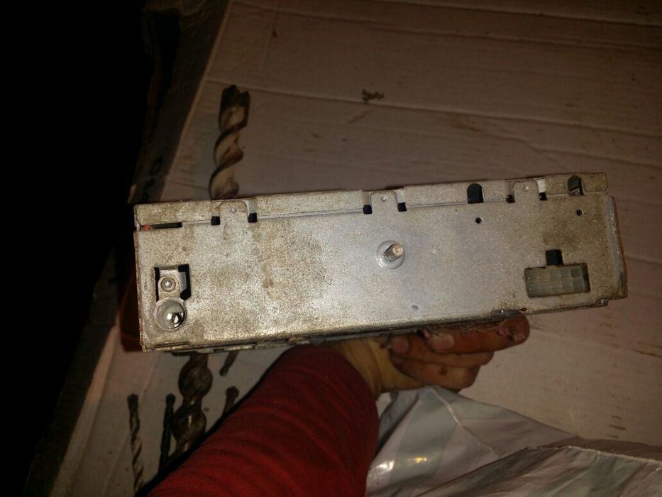 Car radio, mobile phone chargers, xenon H7 bulbs, etc.64741081998721123