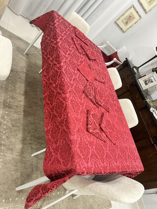 Vendo  Toalha de mesa bordeuax com 9 guardanapos , Loja do Gato Preto