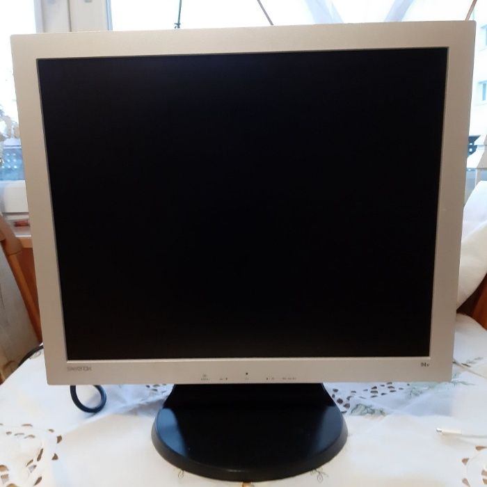 Monitor 19 cali.