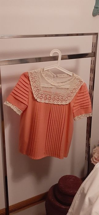 Blusa salmão com bordado