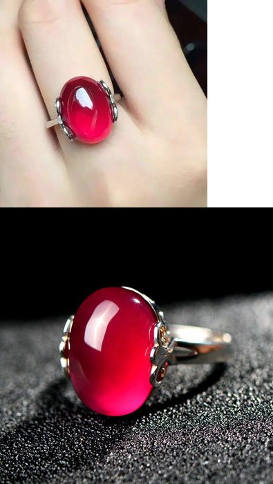 Женское кольцо с изменчемым размером.