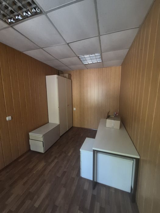 Продам нежитлове приміщення/ вул.Тесленка/ В.Великого / Артём