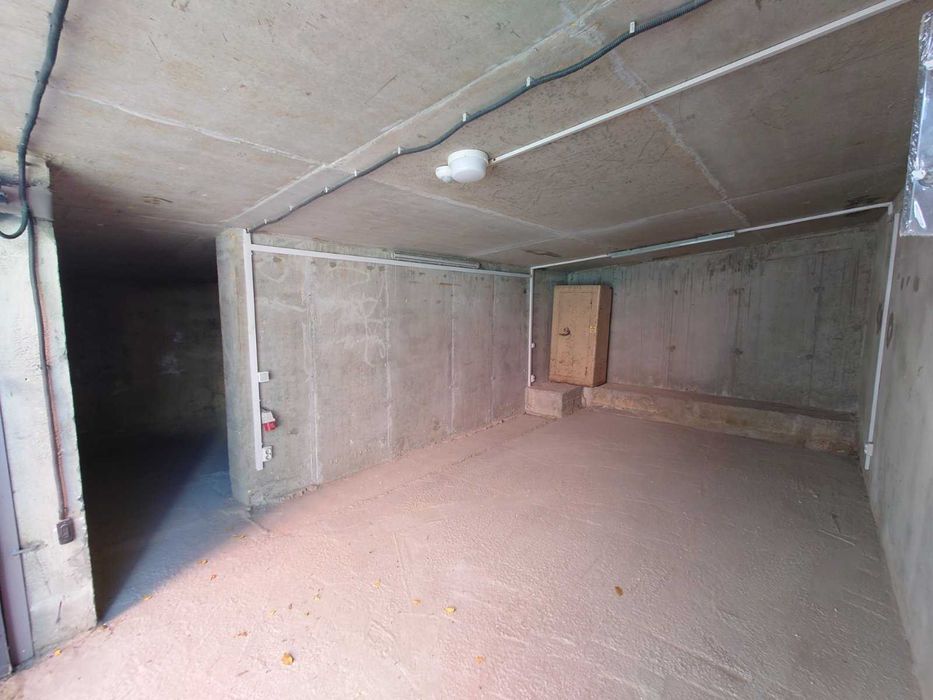 Гараж на  Олени Степанівни