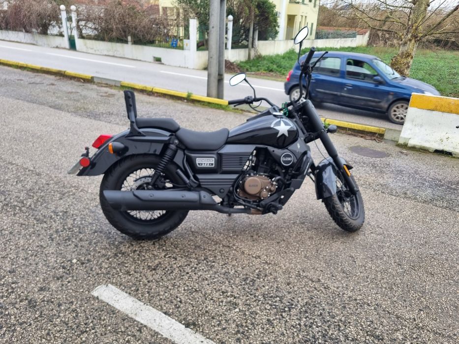 moto UM Renegade Comando