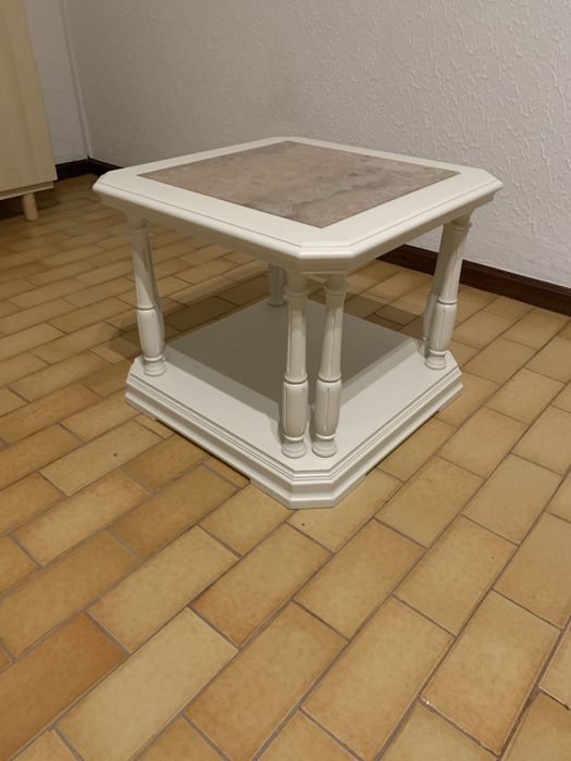 Mesa de centro cor branco em bom estado