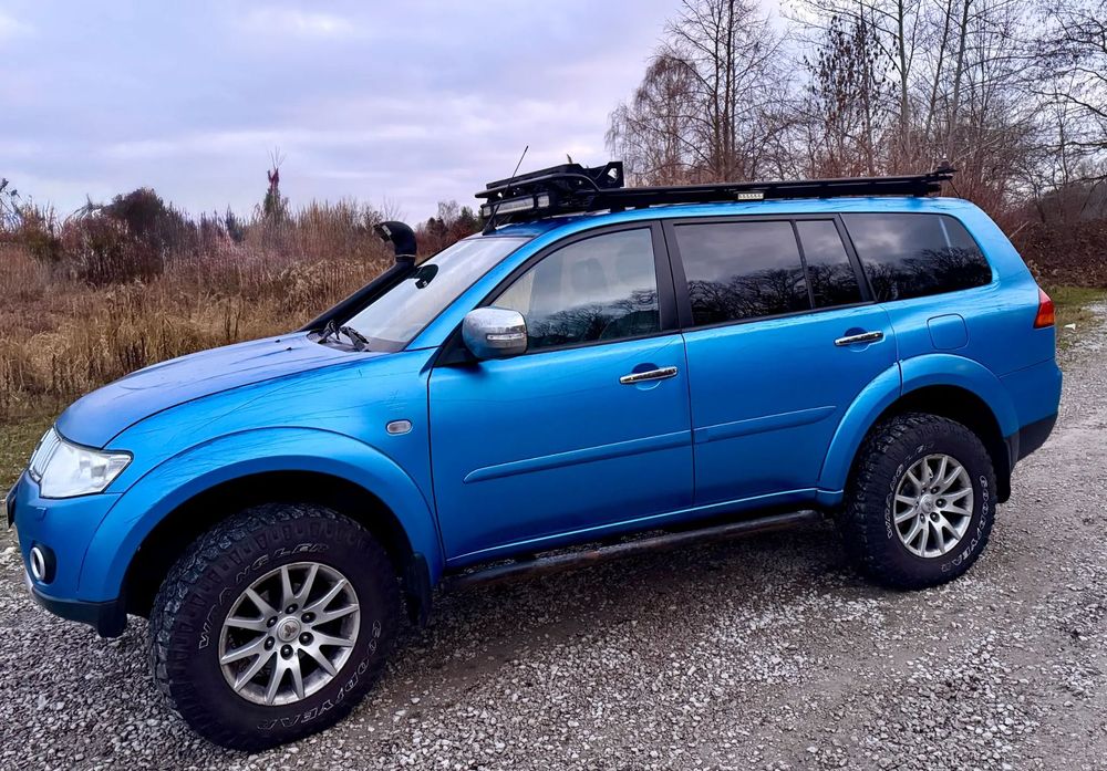 Mitsubishi Pajero Sport Mitsubishi Pajero Sport wyprawowy z bagażnikiem pod namiot