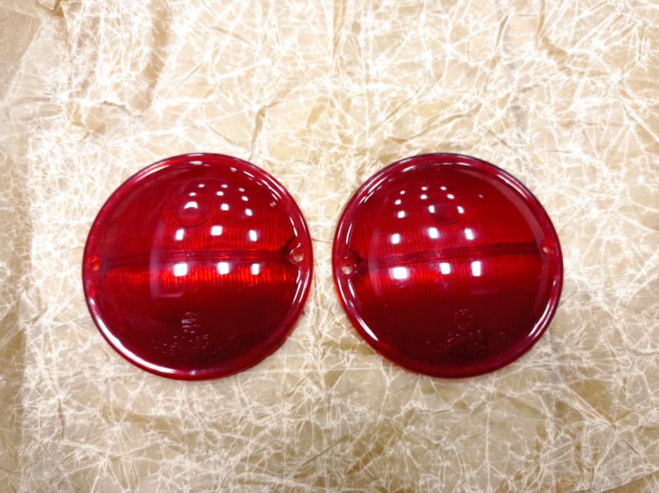 Nowe klosze lamp Ursus C-328 . Oryginał ZEM.