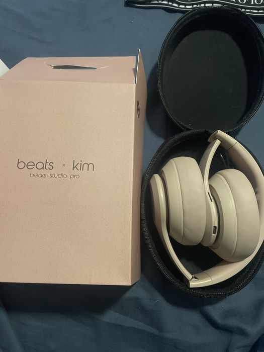 Beats Studio Pro Kim Kardashian — estado impecável