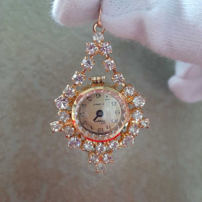 Вінтажний механічний кулон- годинник Clipper 17 Jewels ( на ходу)