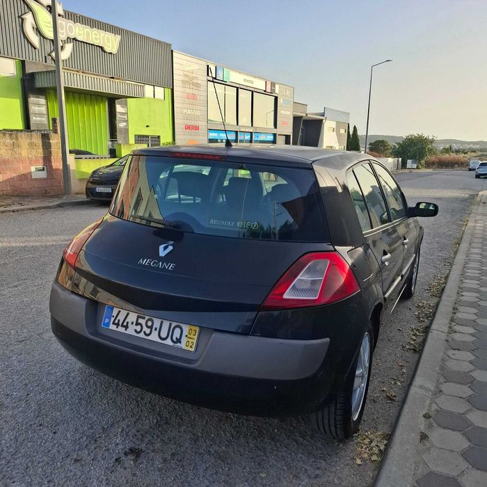 Renault Megane de 2003 em bom estado com poucos KMS