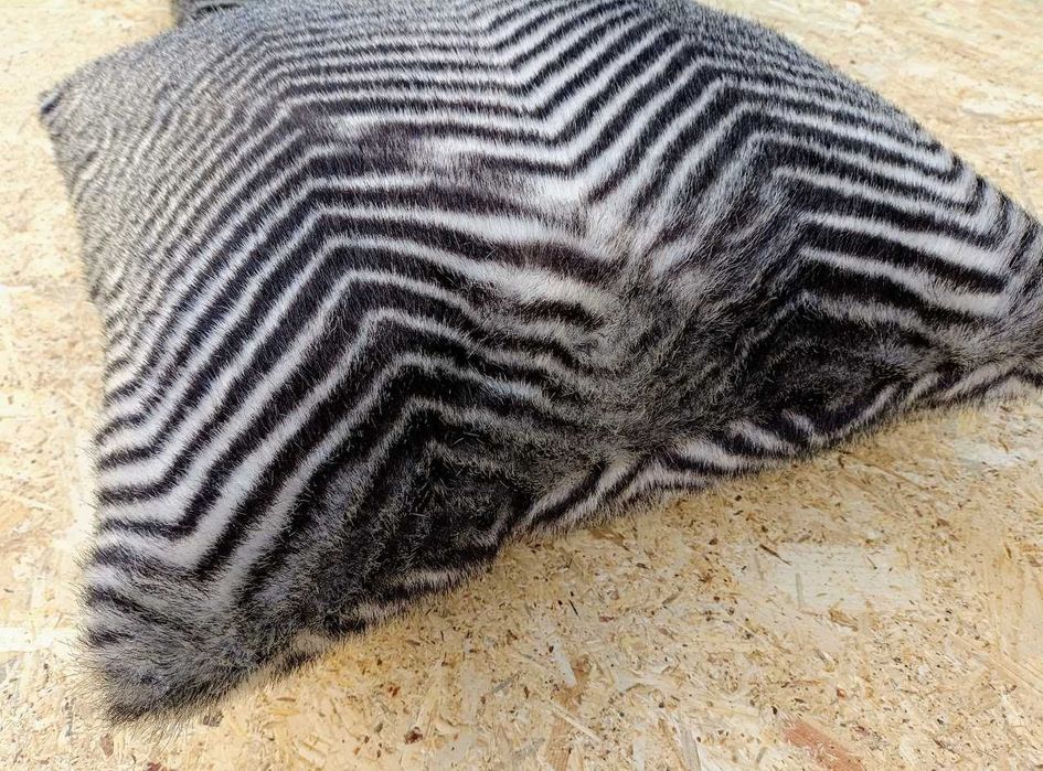 Par de almofadas em tecido padrão zebrado