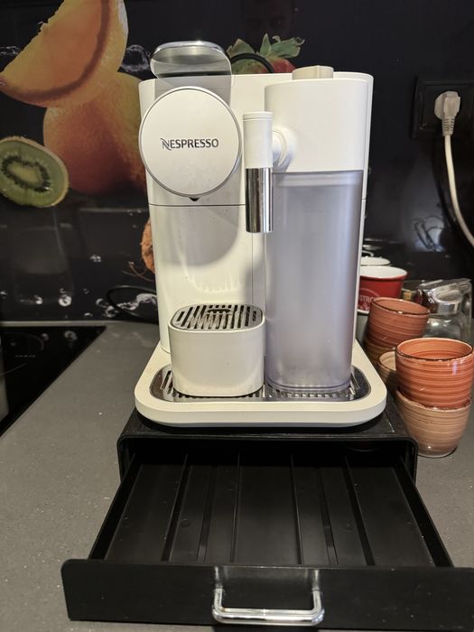 Maquina café DELONGHI Nespresso Gran Lattissima