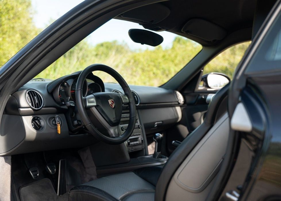 Porsche Cayman 2.7