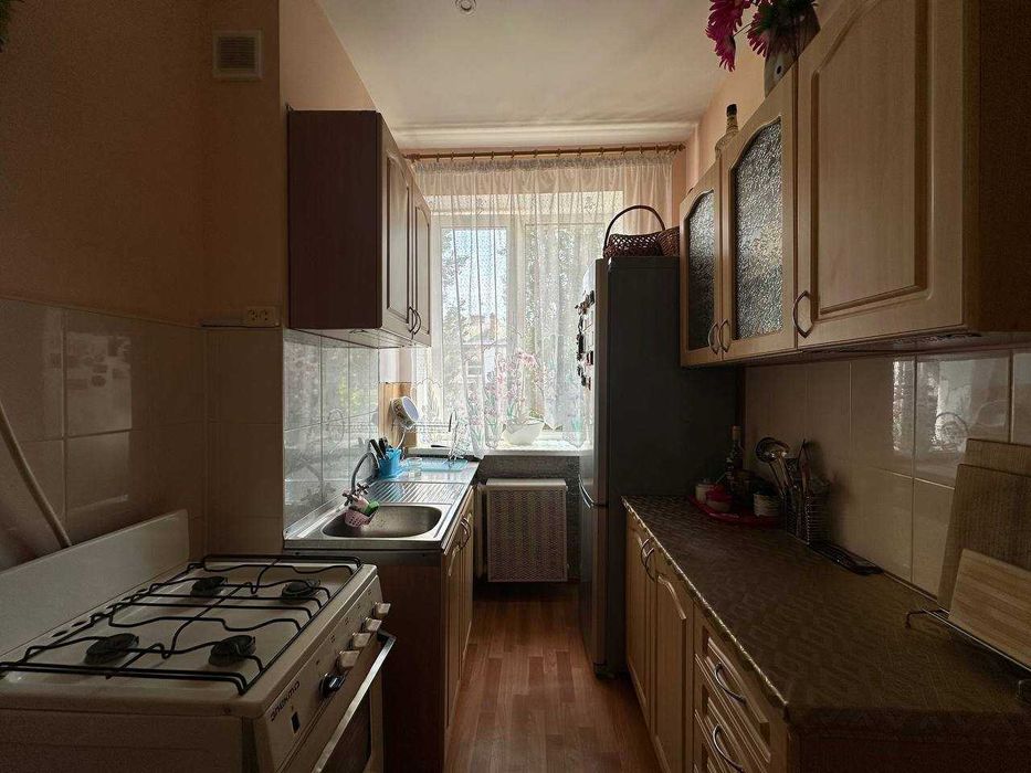 Васильківська 27/2, продаж 2к.кв. біля метро.