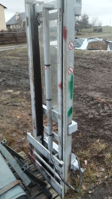 Podnośnik paleciak do ciagnika