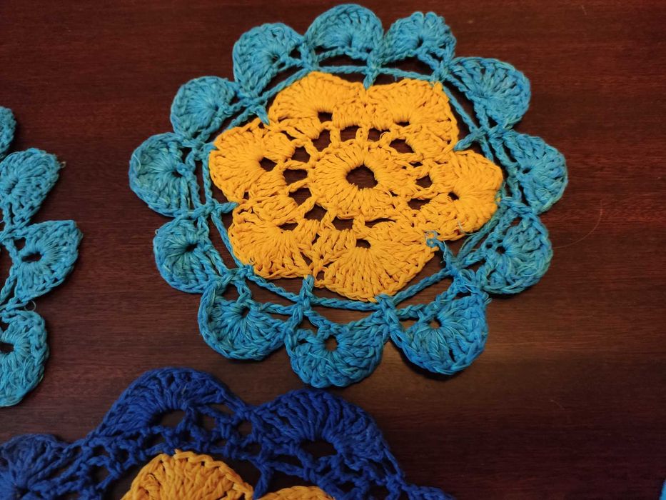 Салфетка вязанная крючком сервировочная желто-голубая, 6шт