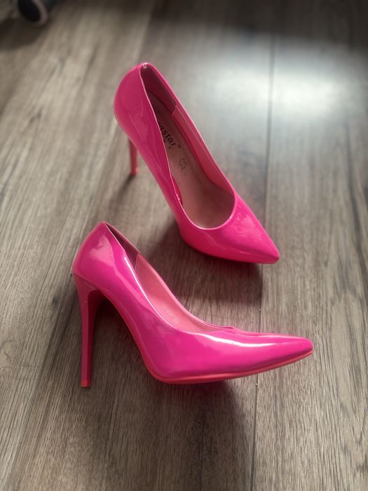 Szpilki różowe 35 neon