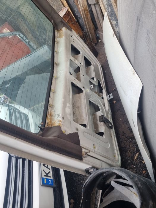 Ляда, Кришка багажника Рено Трафік