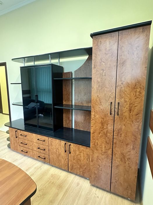 Офісні меблі  в дуже гарному стані