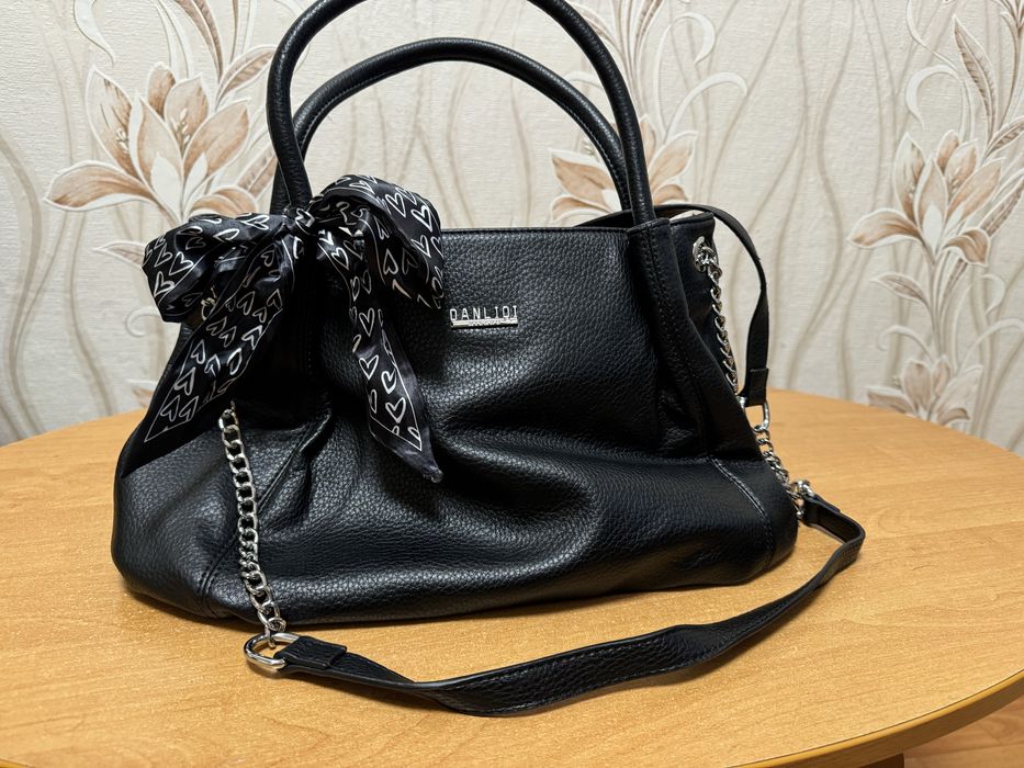 Черная сумка с бантиком