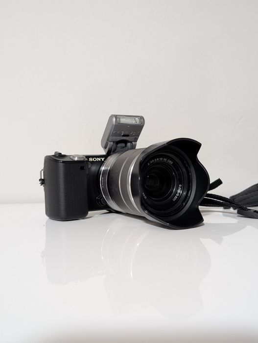 Aparat Sony NEX 5 z obiektywem