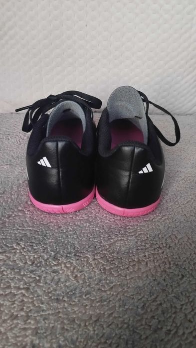 Halówki Adidas Copa dziewczęce.