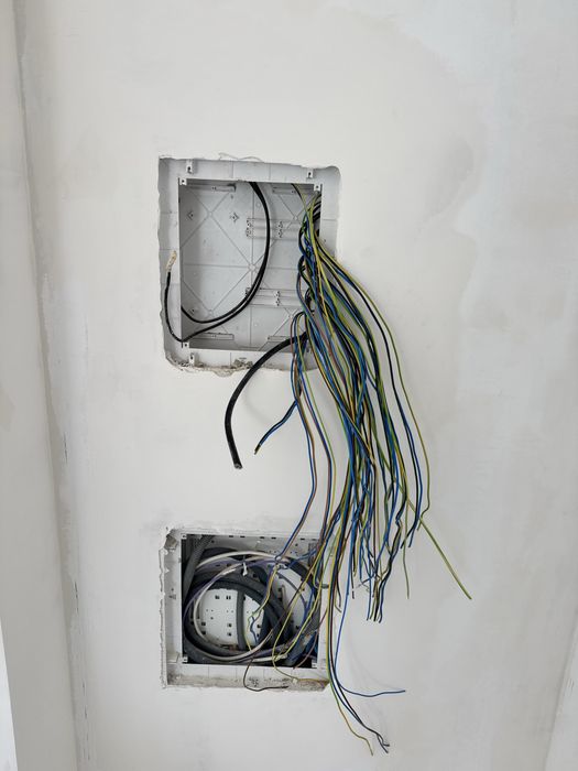 Eletricista  Certificado disponivel 24h