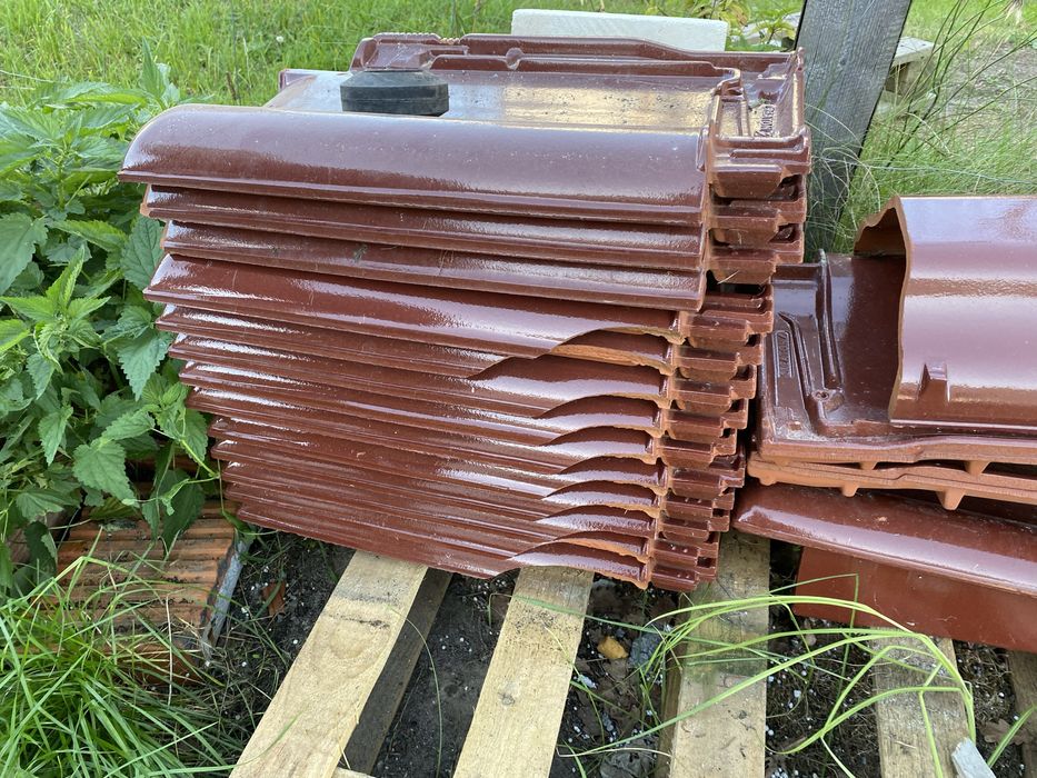 Dachówka ceramiczna Creaton titania kasztanowa uszkodzona
