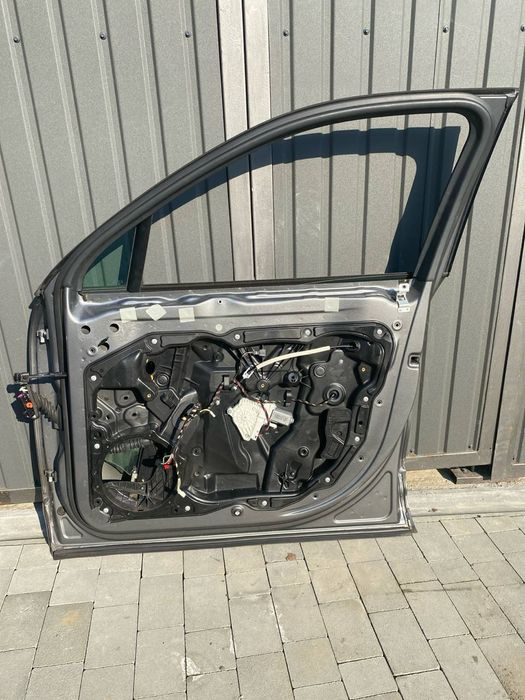 Porsche cayenne 958 двері передні праві lm7w