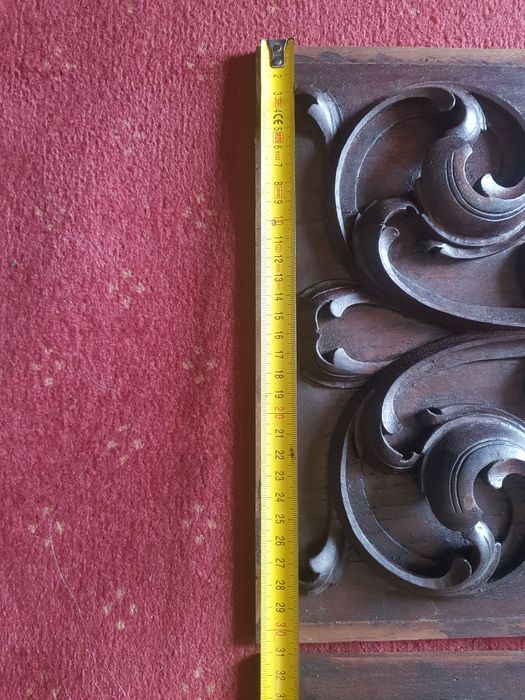 Painéis em talha de madeira de castanho