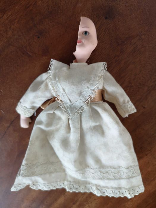 Porcelanowa laleczka, kolekcjonerska