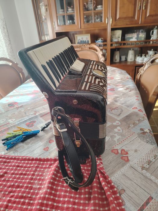 Vendo acordeão 520€