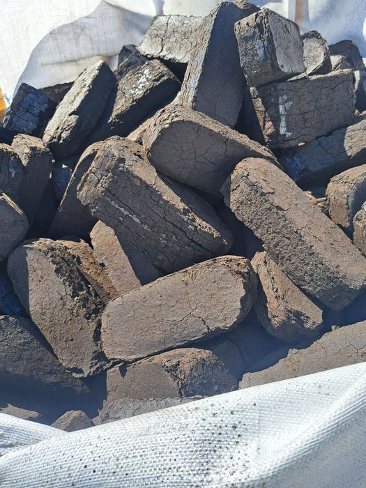 Brykiet torfowy drzewny w Big bagach