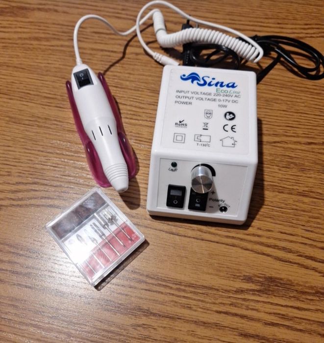 Frezarka i lampa do paznokci