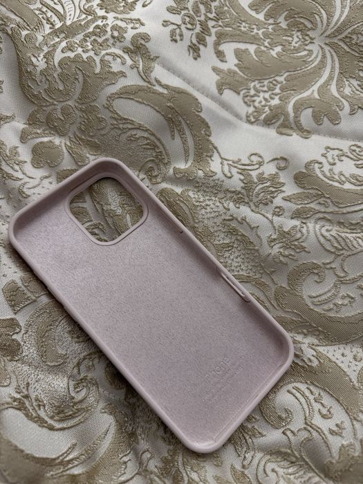 Новый чехол силиконовый розовый на Iphone 16 pro max