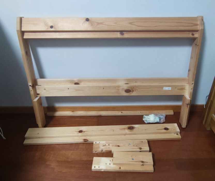 Cama de Solteiro IKEA NEIDEN + Estrado – Excelente Estado