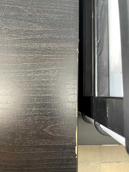 Cómoda preta ikea