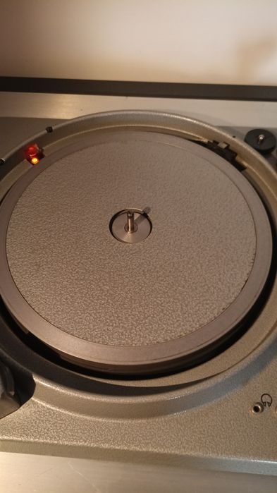 Gira Discos EMT 930 ST.