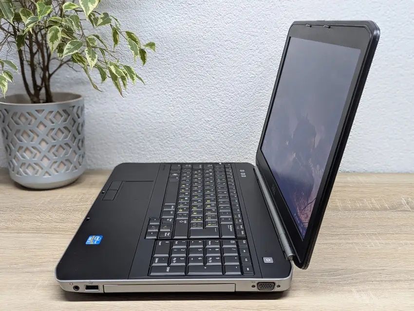 Ноутбук Dell latitude E5520